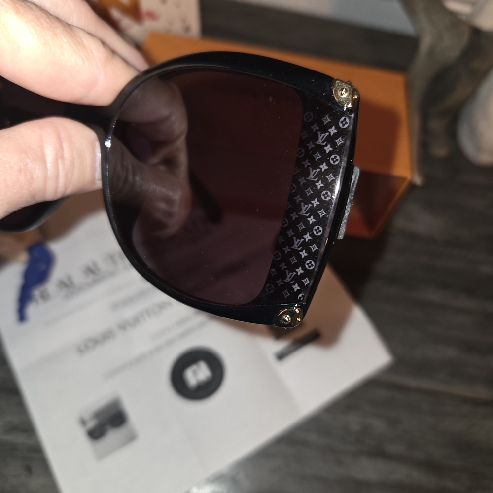 Louis Vuitton Sunglasses with Case. Full Inclusion W/COA - Picture 9 of 13